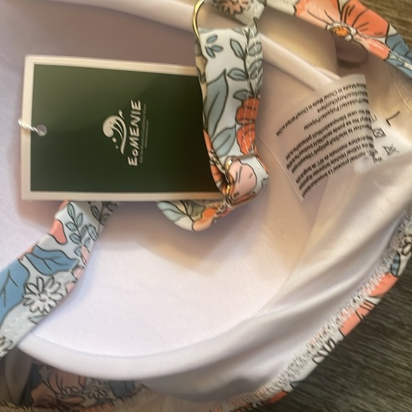 - NEW SWIM DRESS
BEAUTIFUL FLORAL PATTERN - Picture 6 of 8